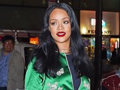 Rihanna v podivném outfitu v pondlí veer v New Yorku.