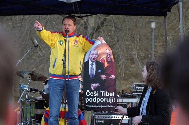 Podpora Tibetu se neobejde bez oficiální bundiky a portrétu Václava Havla.