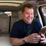 James Corden si svou kodolibou zbaviku evidentn krlovsky uval.