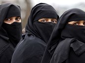 Nucené zahalování a jeho podpora muslimkami je podle francouzské ministryn...
