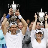 S Jrgenem Melzerem vyhrla v roce 2011 smenou tyhru ve Wimbledonu, pot...