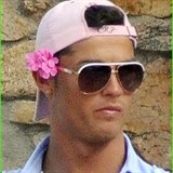 Ronaldo rád zavdává spekulace, zda je gay.