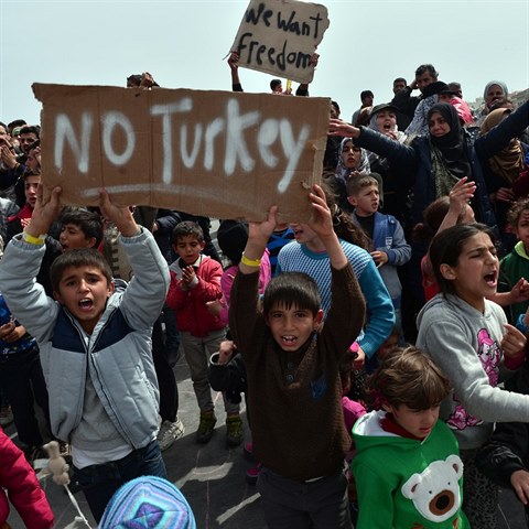 I na eckm ostrov Lesbos se protestovalo. Uprchlci nechtj zpt do Turecka.