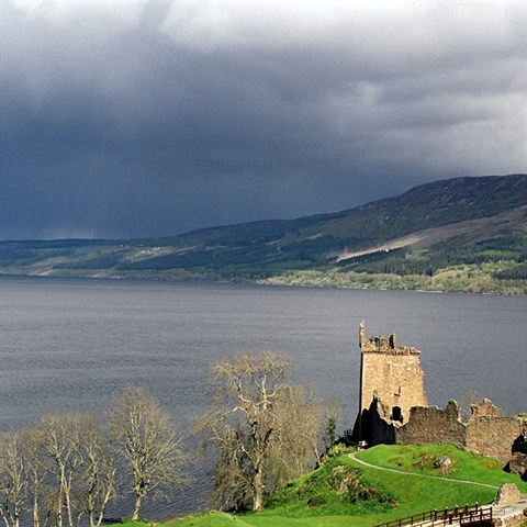Skotsk jezero Loch Ness.
