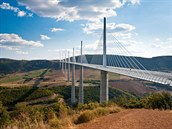 Nejvyí silnice vedoucí pes most je ve Francii.