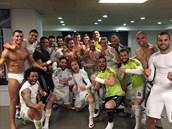 Fotbalisté Realu oslavují výhru nad Barcelonou. Ronaldo je úpln vlevo.