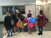 Osmilenná rodina uprchlík se vrací zpt do Iráku. Z letit Václava Havla...