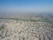 Pohled na Bagdád z helikoptéry, v ní sedl John Kerry.