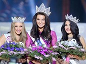 Zleva: eská Miss Earth 2015 Karolína Maliová, eská Miss 2015 Nikol...