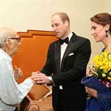 Princ William a vévodkyně Kate během setkání s devadesátiletým obdivovatelem.