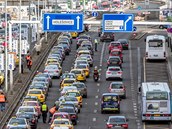 Zablokováním magistrály zsobili taxikái dopravní kolaps po celé Praze.