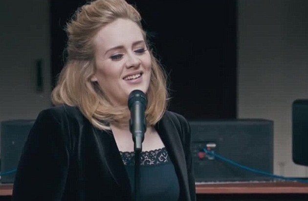 Adele je nej a dokazuje to novým singlem naivo