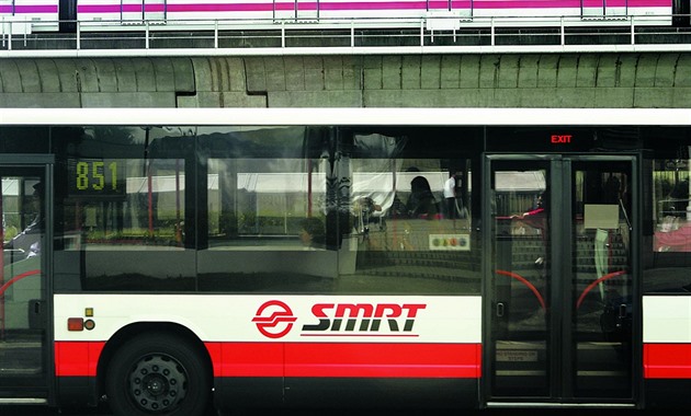 Firma SMRT ji vyrb autobusy. Zjemci o smrtc svezen nemus vit cestu do...