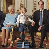 Královna Alžběta II., její syn Cahrles, vnuk William a ten nejroztomilejší,...