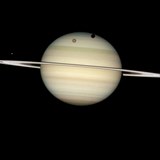 Vzcn moment - fotografie zachytila stn msce Saturnu.