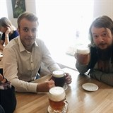 Feri, Ladislav Zibura a Jaroslav Konáš: internetová šlechta na pivu.