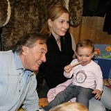 Karel s manelkou Ivanou a dcerou Charlotte v roce 2007.