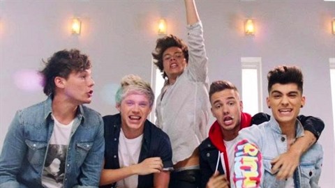 ONE DIRECTION & ZAYN OPT SPOLEN!