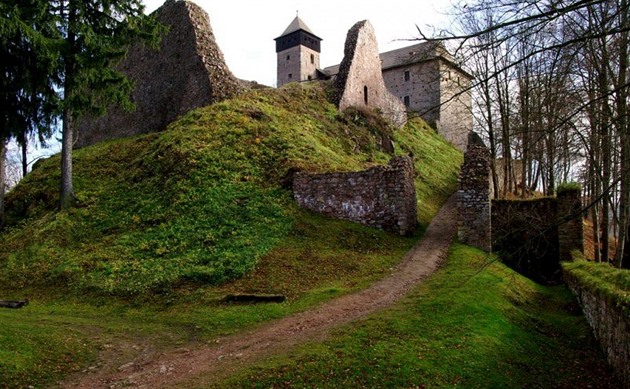 Zcenina hradu Litice je bohuel u dva roky nepstupn.