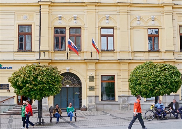 Marian Kotleba nechal vyvsit ruskou vlajku na   úad Banskobystrického...