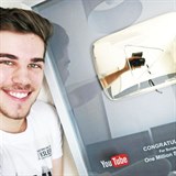 GOGOVI DORAZIL GOLD PLAY BUTTON ZA MILION SUBSCRIBER!