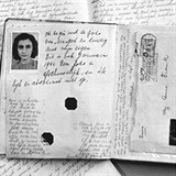 Deník Anny Frankové byl přeložen do více než 55 jazyků.