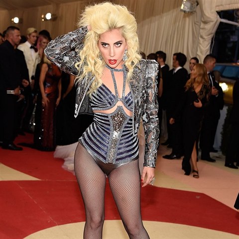 Lady Gaga zvedla ze idle nejednoho mdnho kritika.