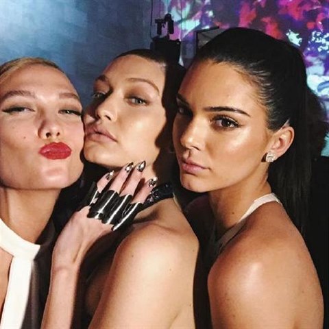 Gigi Hadid si nechala vytvoit manikru v hodnot starho vozu.