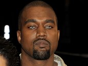 Kanye West pro tuto událost zmnil i barvu oí.