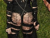 Madonna ukázala prsa i zadnici.