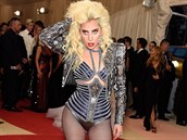 Lady Gaga zvedla ze idle nejednoho módního kritika.