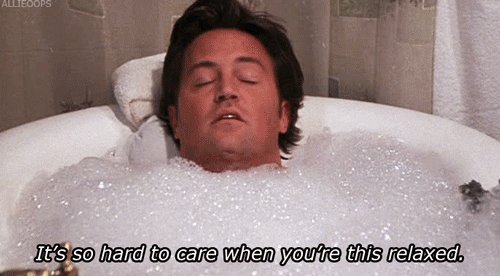 Relaxujc Chandler gif.