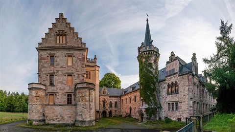 Nmecký zámeek Reinhardsbrunn vypadá jako z pohádky. Ta zde ale skonila a...