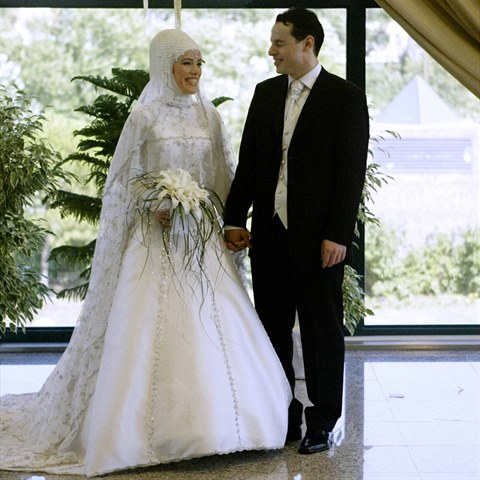 Takhle vypadala Erdoganova dcera Esra c den sv svatby v roce 2004.