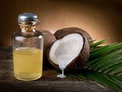 Kokosový olej prý pomáhá vlasm, ve skutenosti je ale obaluje a zpomaluje...