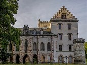 Za druhé svtové války se zámku zmocnili nacisté, po válce slouil jako lazaret...
