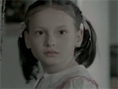V 9 letech si zahrála ve filmu Román pro eny malou Lauru.