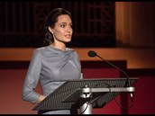 Vná samaritánka Jolie káe o uprchlících. Tentokráte v Británii.