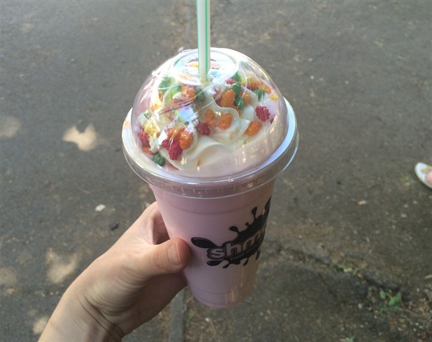 Jahodov extra hust shake.