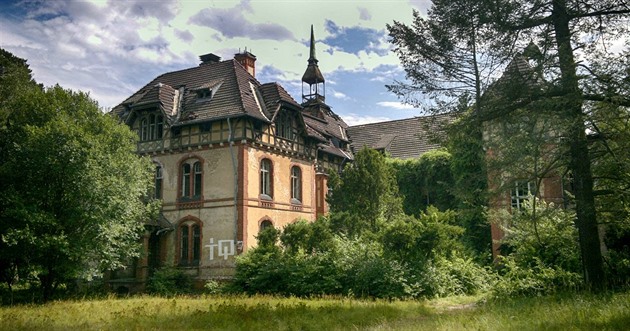 Budovy postavené v roce 1898 původně fungovaly jako lesní sanatorium. S...