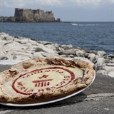 Neapolt pizzai to dokzali! Se svou megapizzou pokoily svtov rekord.