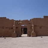 Karnak pat mezi nejvyhledvanj egyptsk pamtky. Zeje przdnotou.