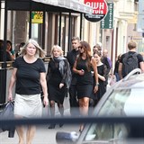 Žilková se svými dětmi Agátou a Vincentem na cestě do restaurace, kde se...