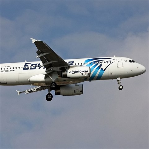 Osud egyptskho Airbusu A320 spolenosti EgyptAir zstv zhadou. Ani den po...