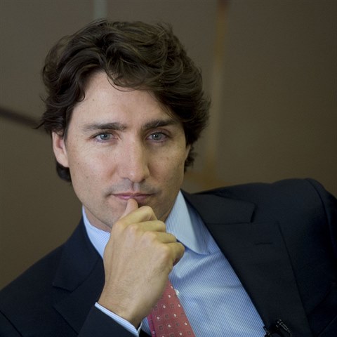 Kanadsk premir Justin Trudeau el sv prvn afe. Natst jeho popularita...