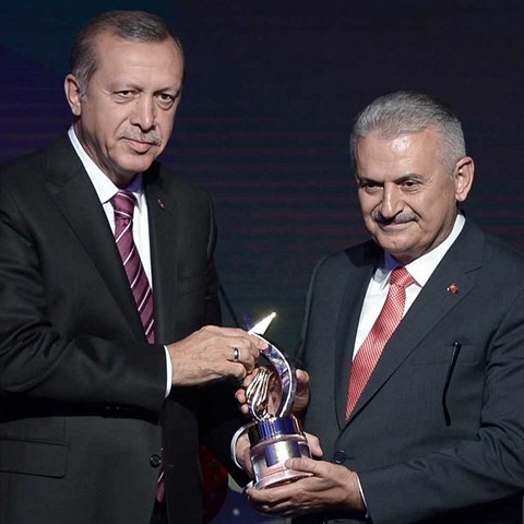Tureck autoritsk prezident Erdogan se me radovat. Na post premira se mu...