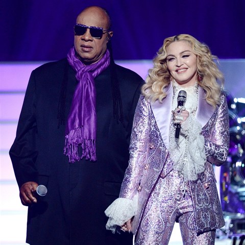 Stevie Wonder a Madonna vzdali poctu zesnulmu Princi.