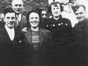 Jan Kubi (vpravo) s rodinou Ellisonových v roce 1940. Vedle nj stojí jeho...