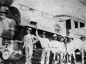 Jesus García (zcela vlevo) ped svou lokomotivou. Sjel s ní do propasti, aby...