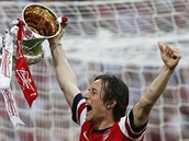 Anglický pohár je trofej, ji Tomá Rosický vyhrál s Arsenalem.